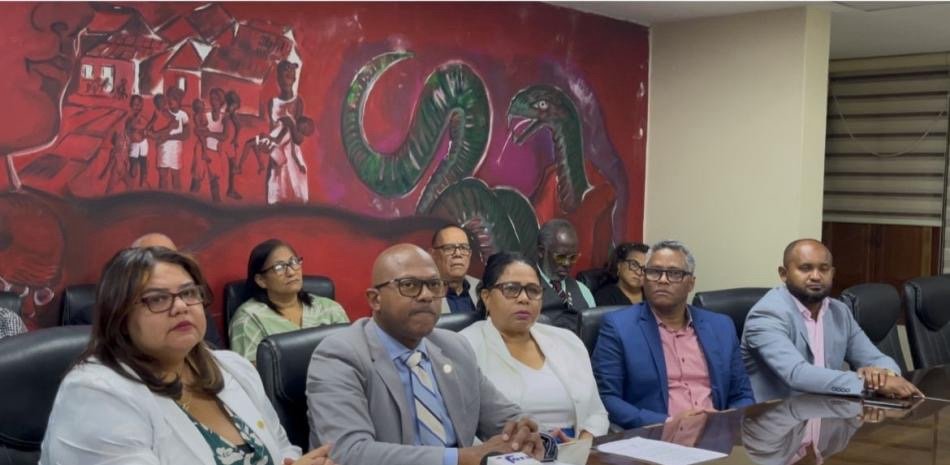 “No somos delincuentes, somos médicos”: CMD denuncia atropello policial en el Robert Reid y advierte paro