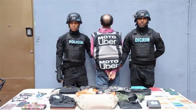 La Policía detiene al expríncipe Andrés, hermano del rey británico Carlos III