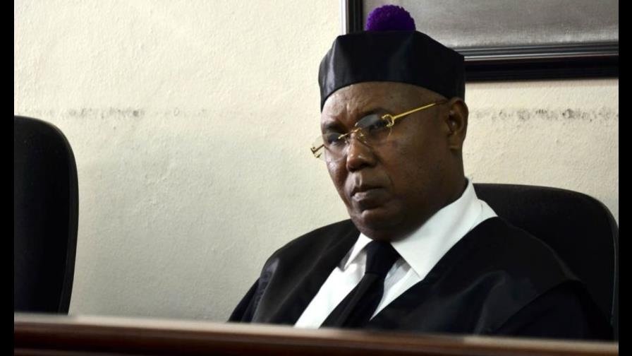 Exjuez se suicida en su oficina en SDE; estaba acusado de corrupción