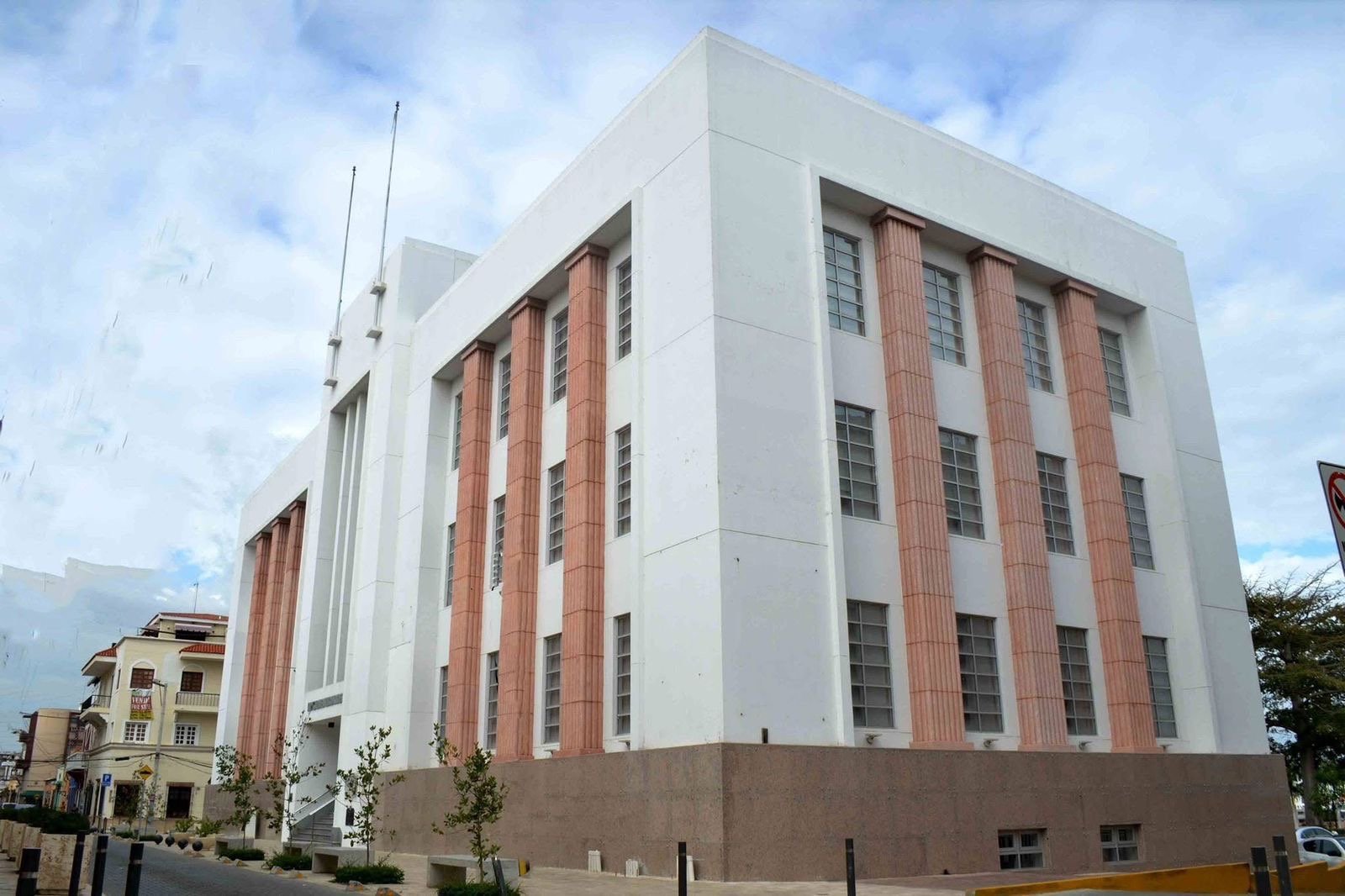 Indotel convoca licitación internacional para asignar espectro en 700, AWS, 2300–2400 y 3500–3700 MHz