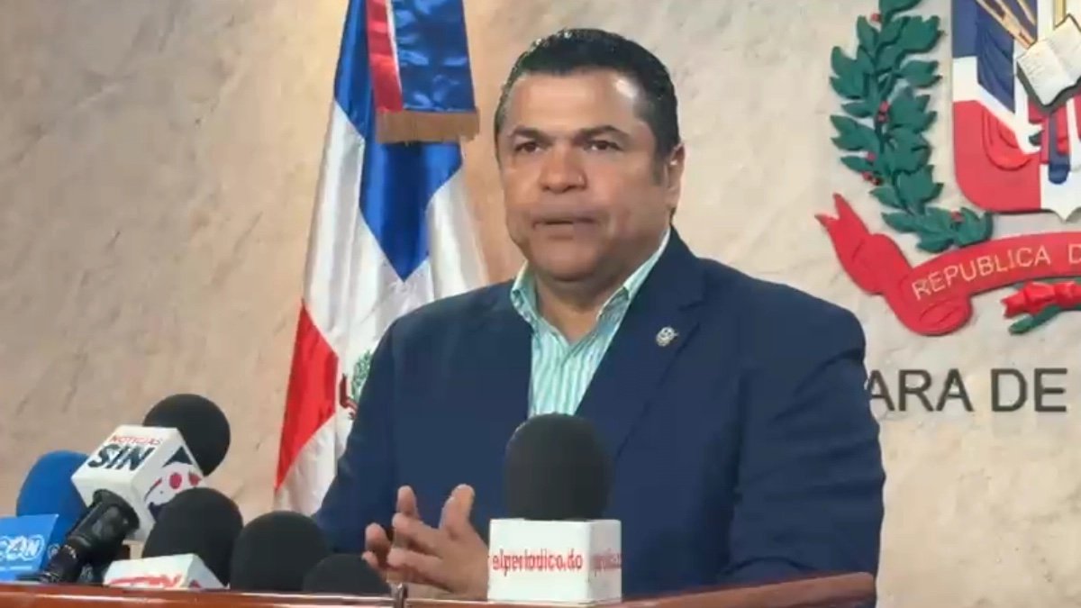 Diputado Tobías Crespo acusa a Eduardo Estrella y a Carolina Mejía de mutilar las áreas verdes de Los Jardines del Norte