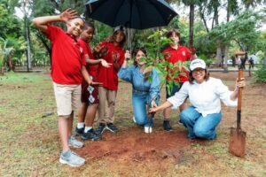 Alcaldía del DN realiza siembra de árboles y charlas en conmemoración del Día Mundial Forestal