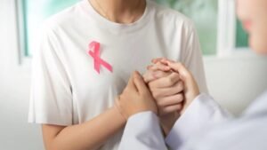 Estudio explica por qué aumenta el riesgo de cáncer de mama después de la menopausia