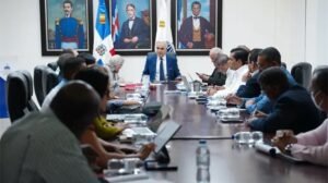 Luis Miguel De Camps lidera reunión para organizar apertura del año escolar 2026-2027