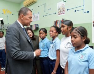 Indotel conecta a centro educativo Hogar Escuela Rosa Duarte con internet gratuito a través de Dominicana Conectada
