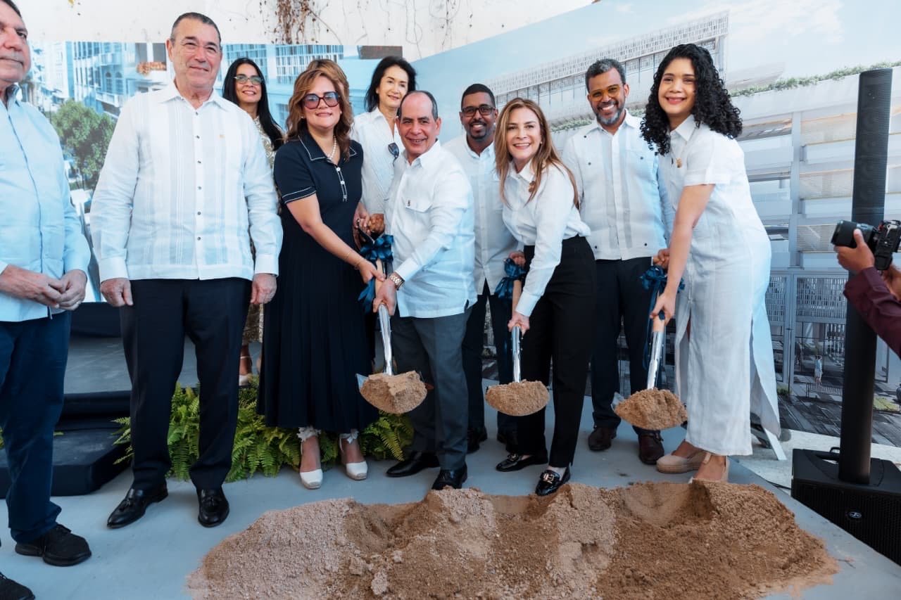 Carolina Mejía y Presidencia inician transformación de la Ciudad Colonial con la construcción del parqueo José Reyes