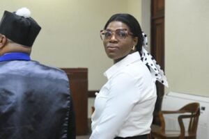 Ministerio Público pide 7 años de prisión contra falsa neurocientífica por estafa y usurpación