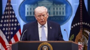 Trump plantea reactivar en breve las negociaciones con Irán desde Pakistán