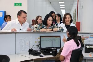 Primera dama y director del SNS realizan visita al INCART