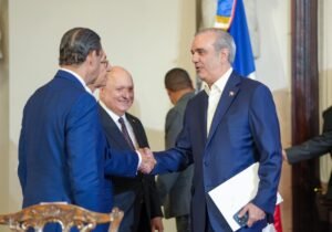 Presidente Luis Abinader firma acuerdo de colaboración entre FINJUS y la Consultoría Jurídica del Poder Ejecutivo orientado al fortalecimiento del Estado social y democrático de derecho, institucionalidad y lseguridad jurídica del país
