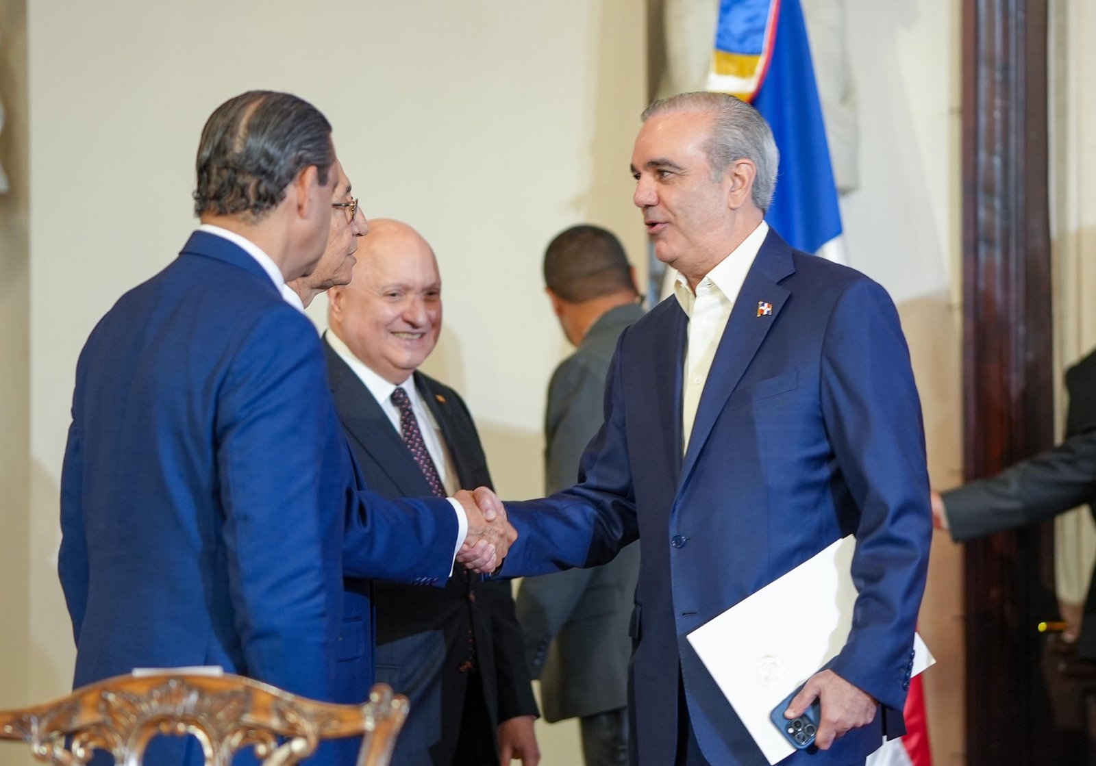 Presidente Luis Abinader firma acuerdo de colaboración entre FINJUS y la Consultoría Jurídica del Poder Ejecutivo orientado al fortalecimiento del Estado social y democrático de derecho, institucionalidad y lseguridad jurídica del país