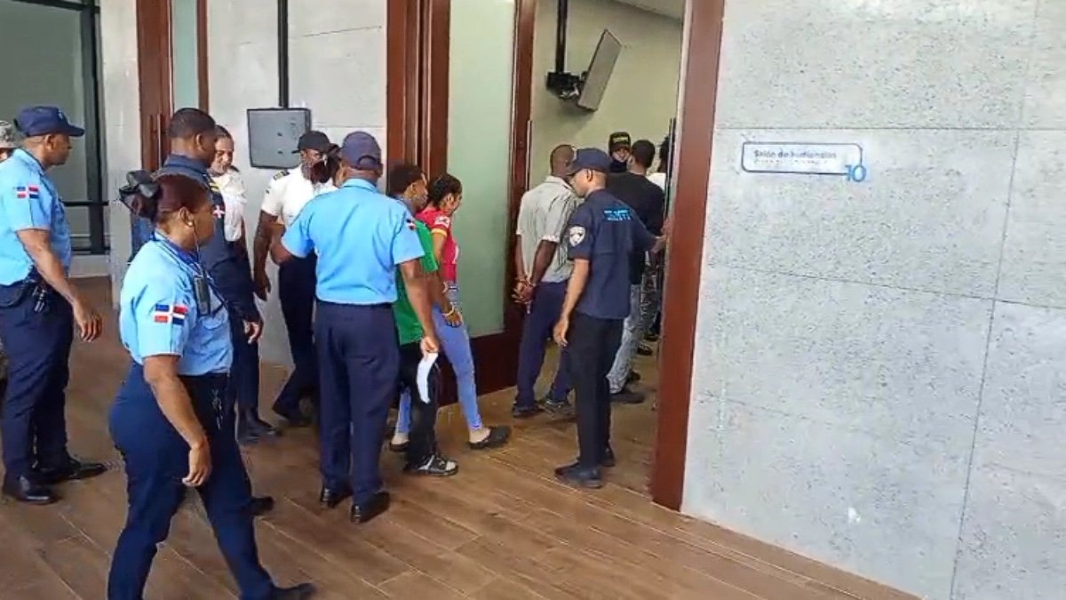 Aplazan conocimiento de coerción contra “Masha” y otros dos imputados por porte ilegal de armas