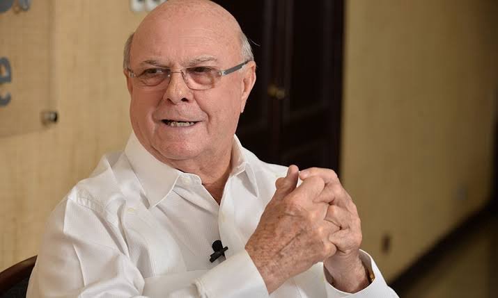 Hipólito resta importancia a críticas por activismo político de Carolina Mejía