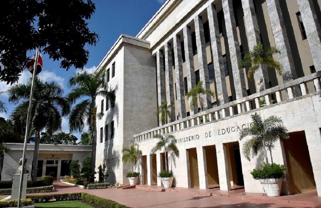 Educación regulará uso de celulares en escuelas con nuevas restricciones