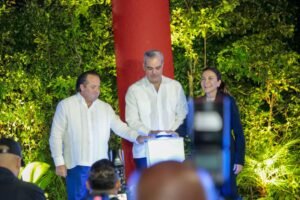 Abinader y Carolina Mejía inauguran el Paseo 30 de Mayo, nuevo espacio recreativo y deportivo en la capital