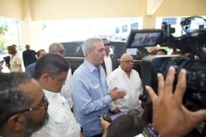 Abinader insiste en preservar la cesantía y apuesta al diálogo para concluir reforma laboral