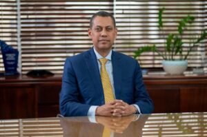 Guido Gómez Mazara defiende plan económico y rechaza críticas de Leonel Fernández