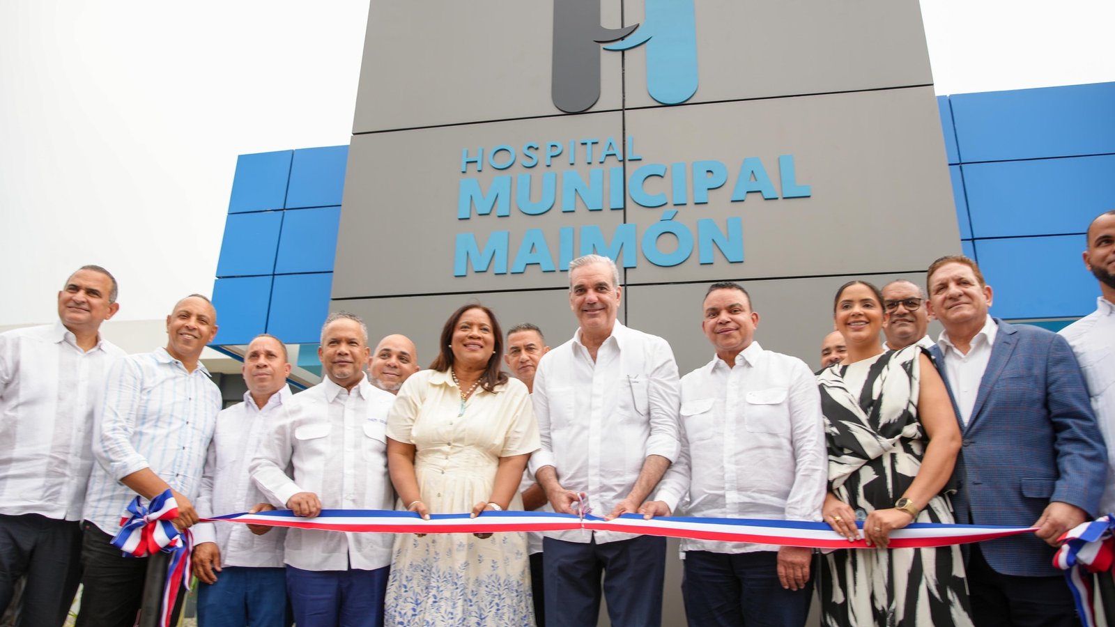 Abinader entrega hospital remozado en Maimón y anuncia nuevas obras para Monseñor Nouel