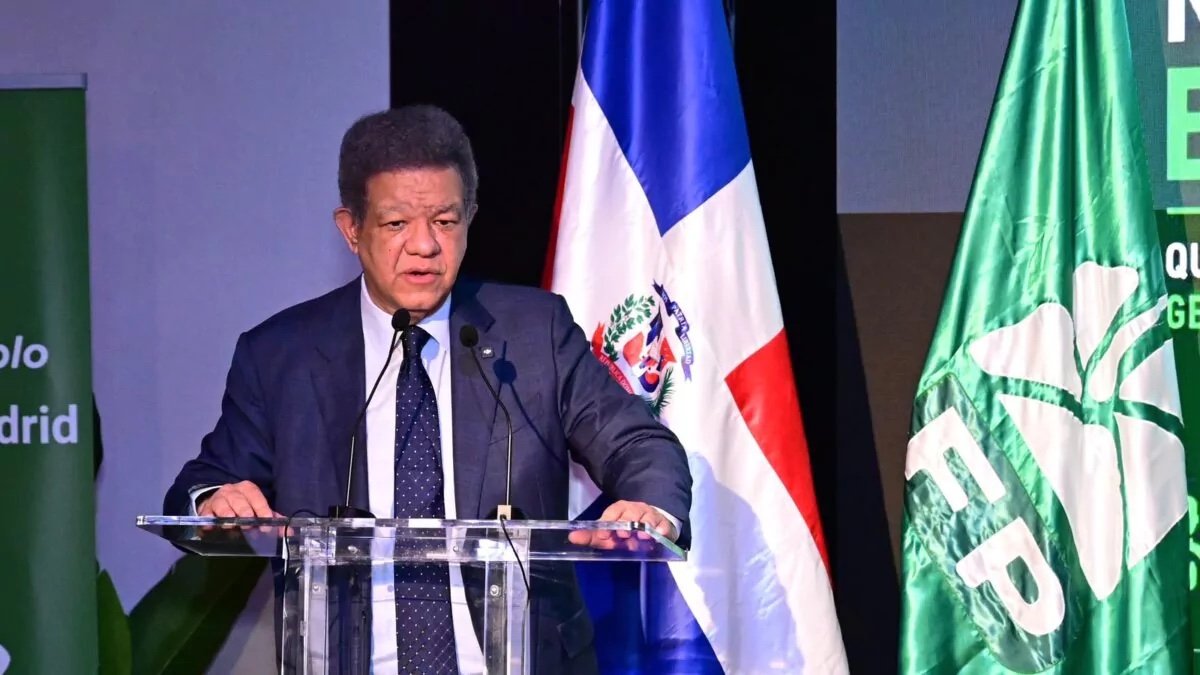 Leonel Fernández rechaza desde Madrid propuesta económica del Gobierno y advierte sobre nuevas cargas tributarias