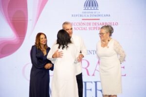 Abinader encabeza premiación de 35 mujeres SUPEREmprendedoras