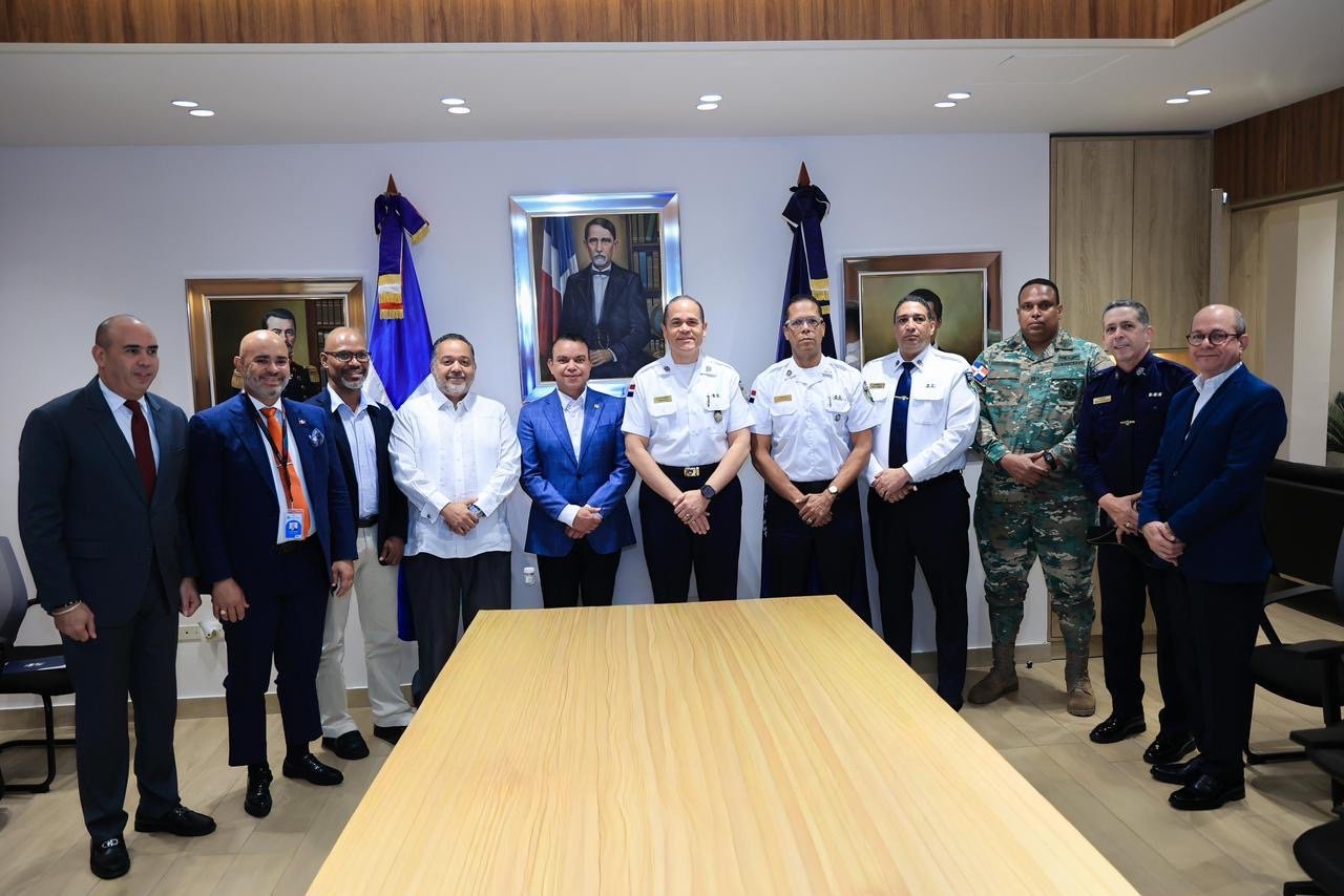 SNS y Policía Nacional fortalecen coordinación para reforzar la seguridad en hospitales públicos