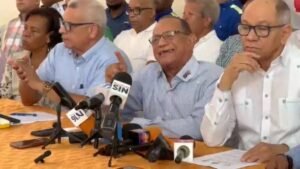 Centrales sindicales piden a Abinader retirar reforma al Código de Trabajo y rechazan cambios a la cesantía