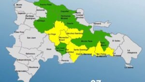 COE aumenta a 15 las provincias en alerta por vaguada y onda tropical