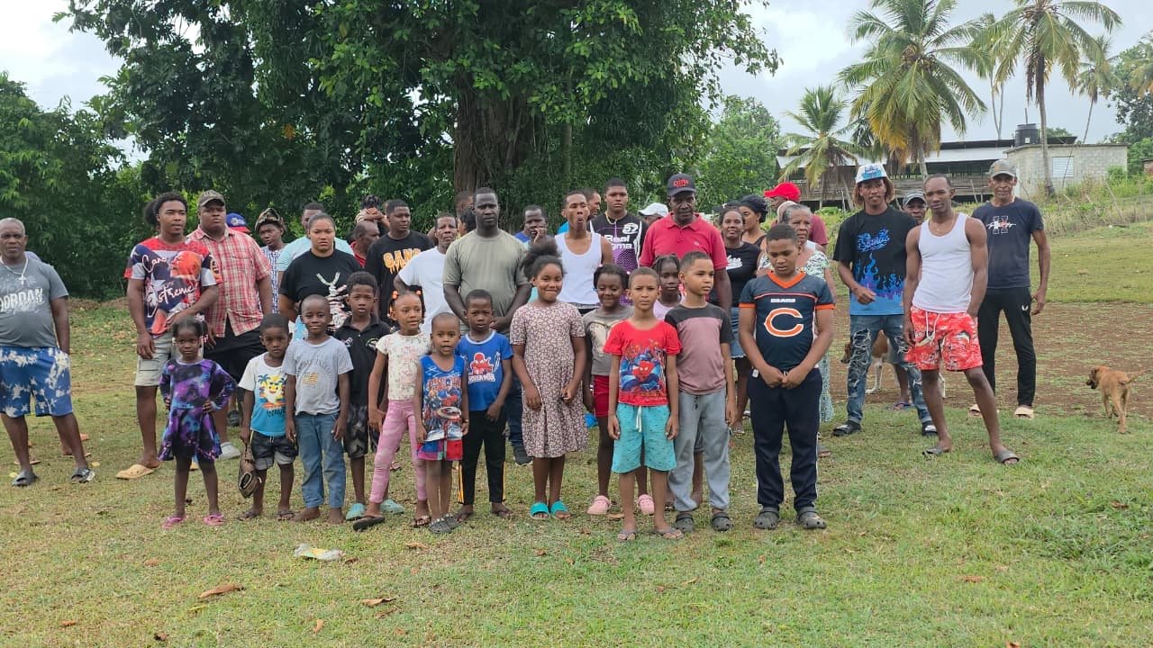 Comunidad de Samaná pide intervención ante presunto intento de despojo de su único campo deportivo