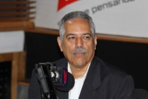 Fallece el politólogo y docente de la UASD David La Hoz