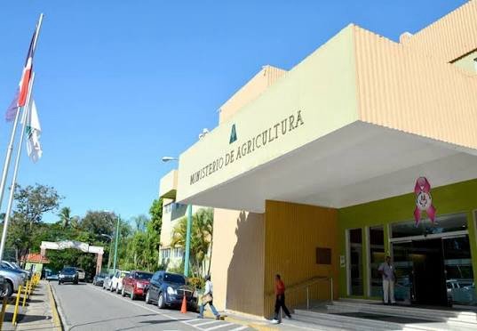 Detectan indicios de sobrevaluación en licitación del Ministerio de Agricultura