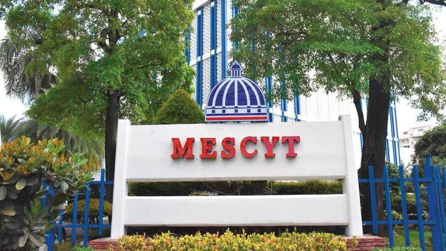 MESCyT ajusta becas de la UASD tras detectar irregularidades
