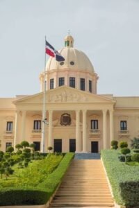 Poder Ejecutivo promulga mejoras al Código Penal y crea comisión para futuras reformas