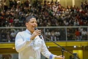 Diputado Luis Báez encabeza apertura del primer Torneo Superior de Baloncesto de Baní