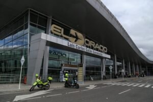 Terremoto de 7,4 sacude Colombia y obliga a suspender operaciones en siete aeropuertos