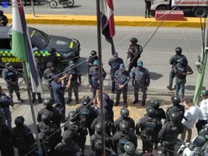 Director de la Policía supervisa operativo en Navarrete tras protestas en el Cibao