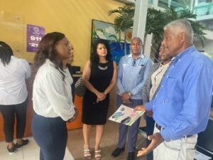 Piden investigar mortandad de peces y posible derrame en bahía de Azua