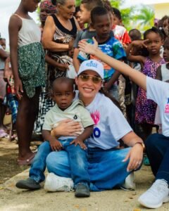 “Reinas de Todo” lleva útiles escolares a más de 300 niños en San Pedro de Macorís