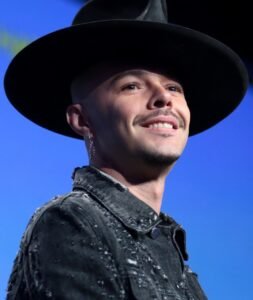 Jesse Huerta se aleja temporalmente de los escenarios para priorizar su familia y bienestar