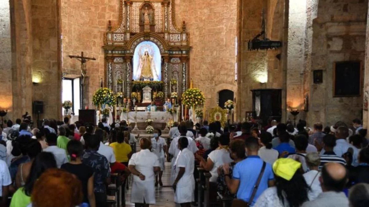 Feligreses elevan oraciones por la paz ante aumento de la violencia en el país