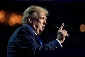Trump afirma que pronto decidirá cómo poner fin a la guerra en Irán