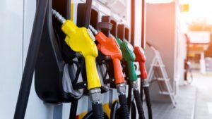 Gasolina premium y gasoil óptimo subirán hasta RD$12 por galón desde este sábado